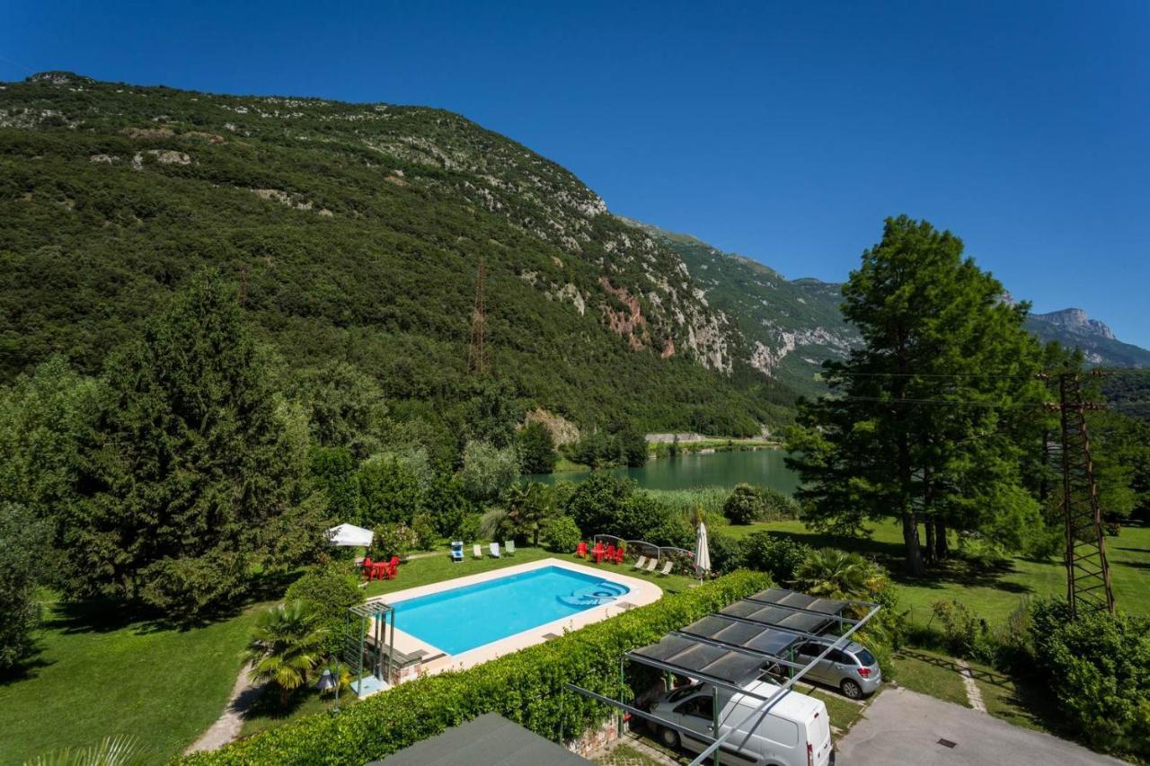Hotel Due Laghi Padergnone Exterior foto