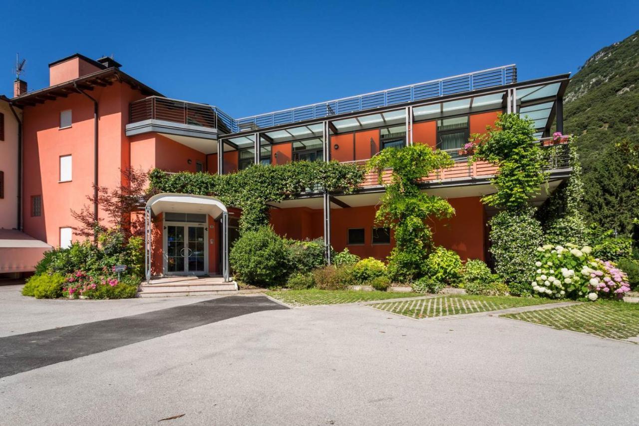 Hotel Due Laghi Padergnone Exterior foto