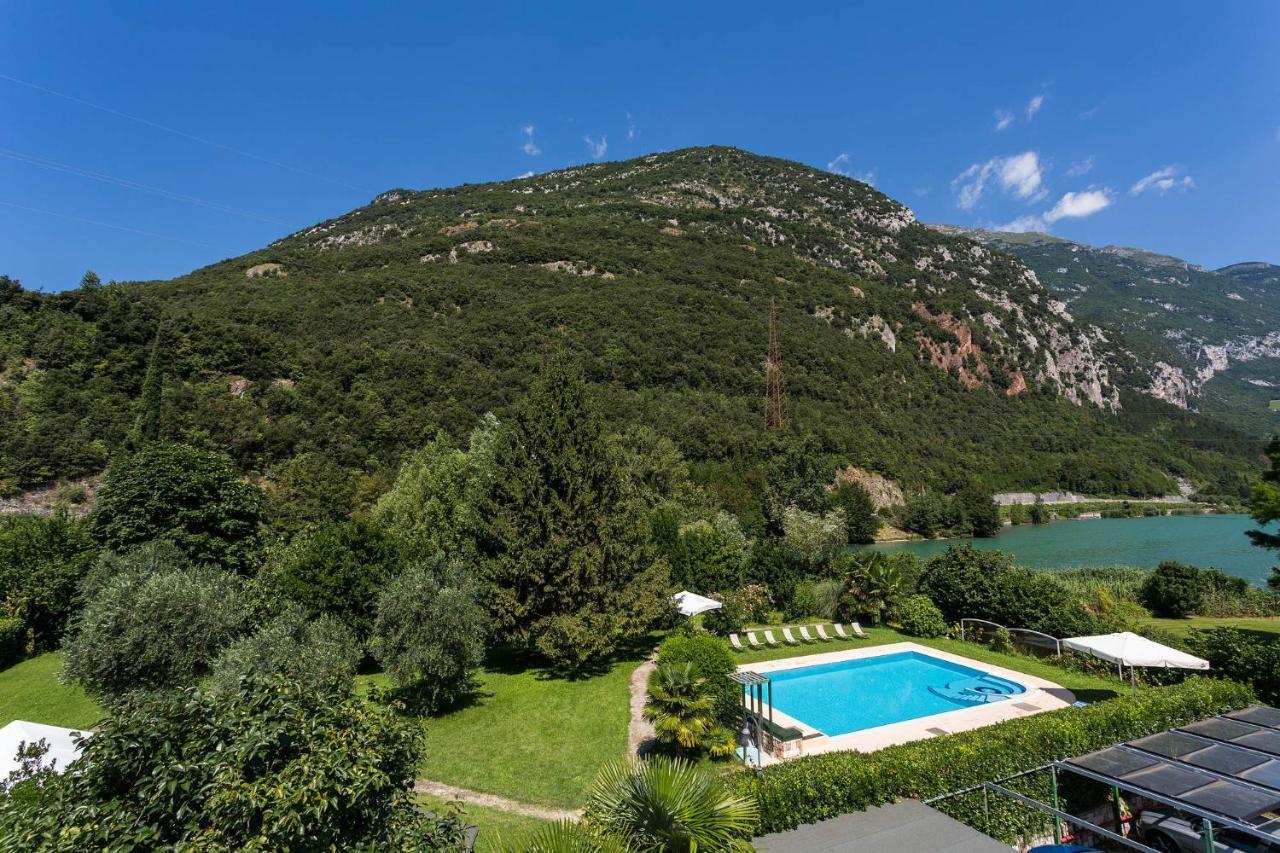 Hotel Due Laghi Padergnone Exterior foto