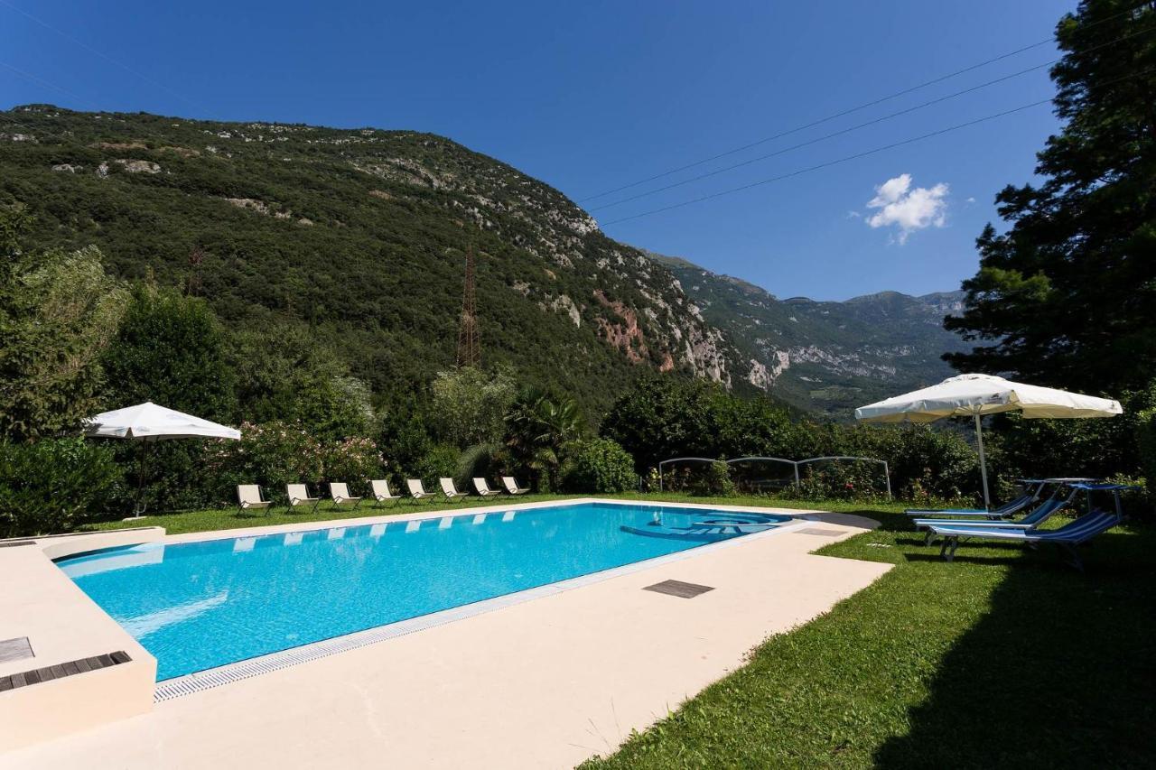 Hotel Due Laghi Padergnone Exterior foto